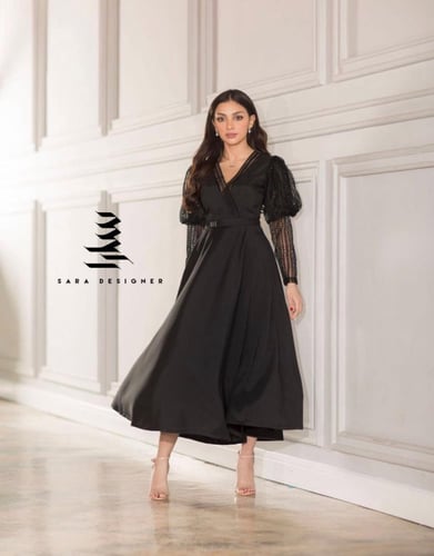 فستان اسود باكمام مطرزة