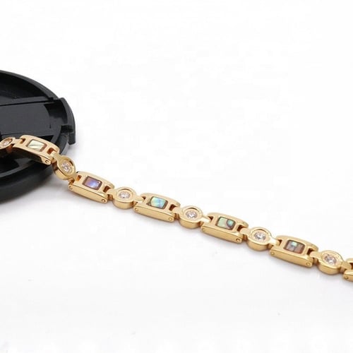 اسوارة ازالة الشحنات للنساء لون ذهبي مزينة باحجار...