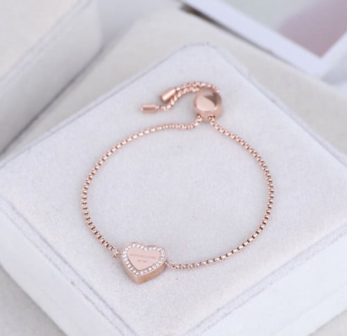 أساور من مايكل كورس قابله للتعديل