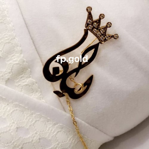 بروش تاج بالاسم مطلي ذهبي مع فصوص زريكون