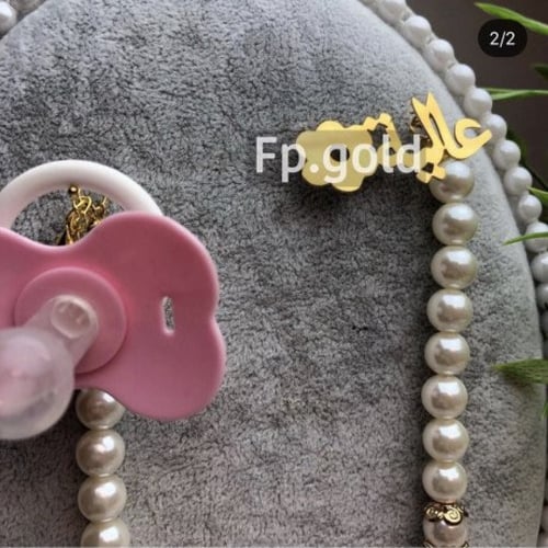 بروش اسم مع ورده مع تعليقه لهايه لولو مع ورد بدون...