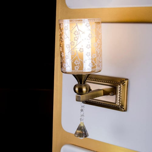 ابليك كلاسيكي بقاعدة نحاسية مزخرفة مع كريستالات