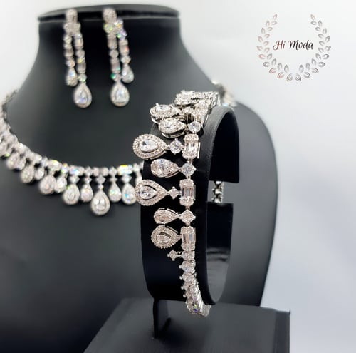 طقم زركون فضي فاخر تصميم ألماس