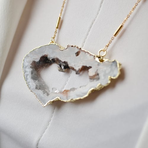 شريحة غير منتظمة من الحجر الطبيعي المطلي بالذهب ال...