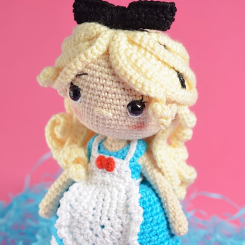 دمية اليس بالكروشية