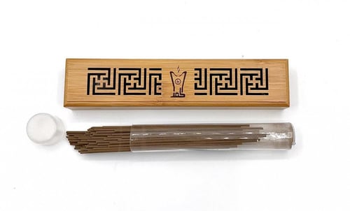 مبخرة ذكيه مقاس صغير عود فيتنامي فاخر عدد الاعواد...