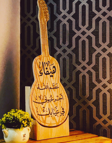 قيتار بخط اليد