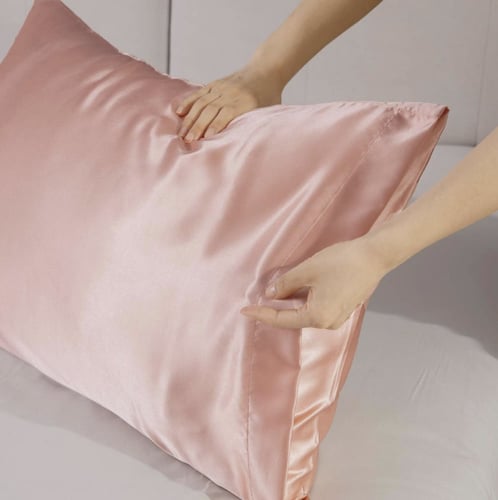 غطاء مخده مصنوع من الساتان الناعم (القطعه)