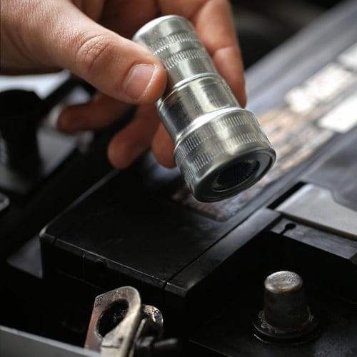 ادة مخصص لتنظيف اطراف وكيبل البطارية