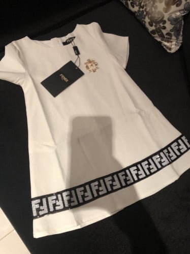 فستان فندي مزين ببروش