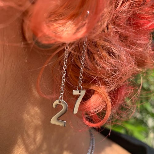 حلق الأرقام بالسلسلة | Number earrings