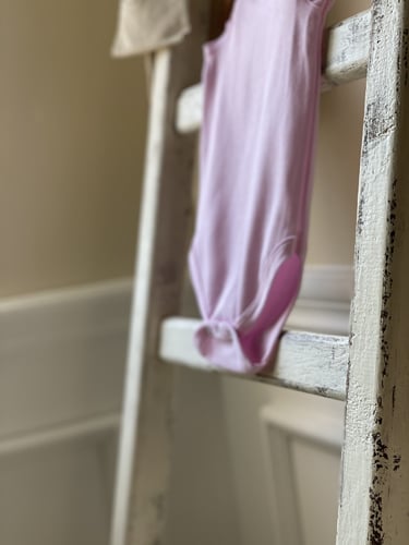 أفرول داخليِ خفيف بناتيِ للمواليد باللون الوردي .