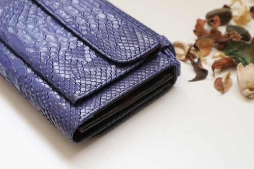 شنطة جلد تمساح