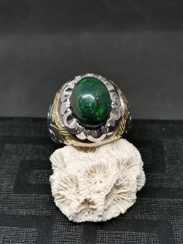 خاتم الفضة بحجر اوبال طبيعي بصياغة جراح ومرصع بالا...