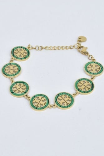 سوارة من ماركة توري بورش