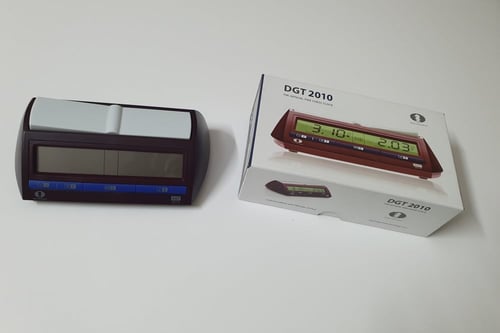 ساعة شطرنج إحترافية DGT 2010