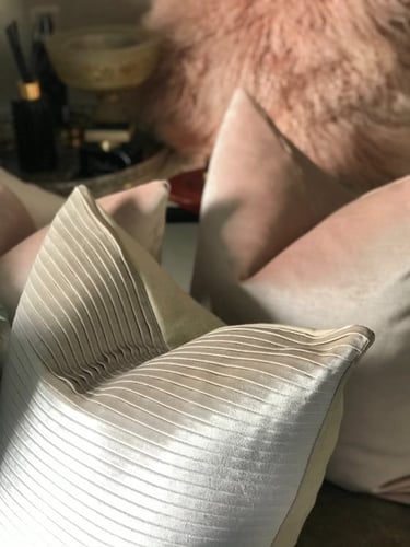 غطاء وسادة نجليك بليسيه مخمل