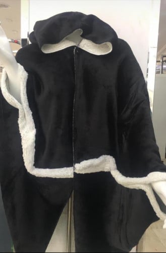 بطانيه بقبعه اسود