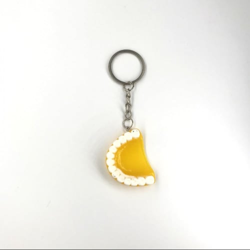 ميدالية طقم اسنان