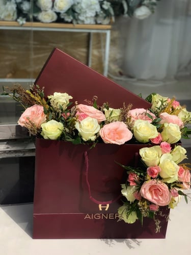 تنسيق مجموعه هدايا على كيس اقنر