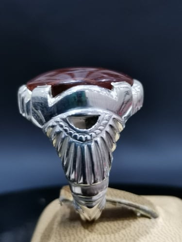 خاتم الفضة بحجر عقيق يماني كبدي بصياغة عقيل عيار ا...