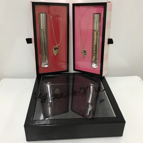 طقم من فكتوريا سكرت