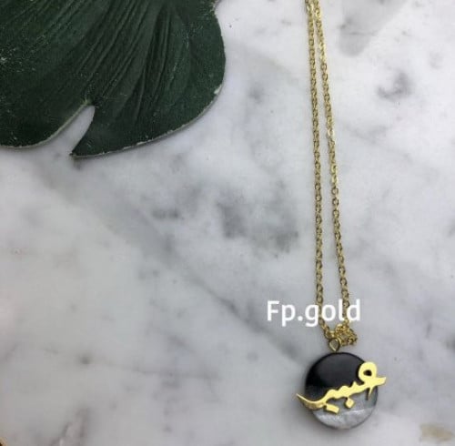 قلاد صدف قلب مطلي ذهب الاسم جهه واحده فقط