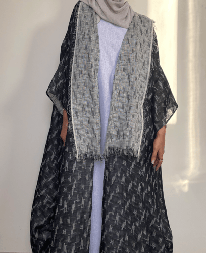 عباية لينن مع فستان لينن ابيض