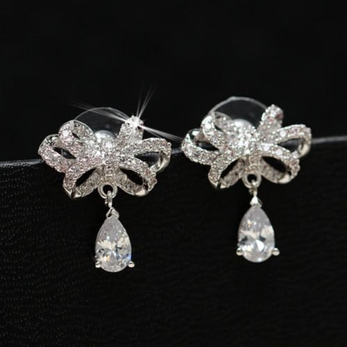 حلق الفيونكة زيركون