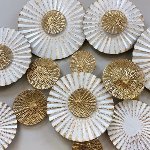 لوحة جدارية حديد ابيض وذهبي