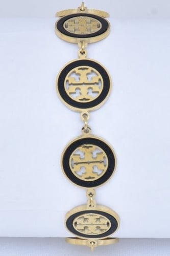 سوارة من ماركة توري بورش