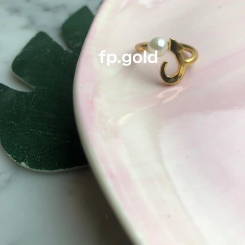 خاتم مطلي ذهب مع لولو نحيفه