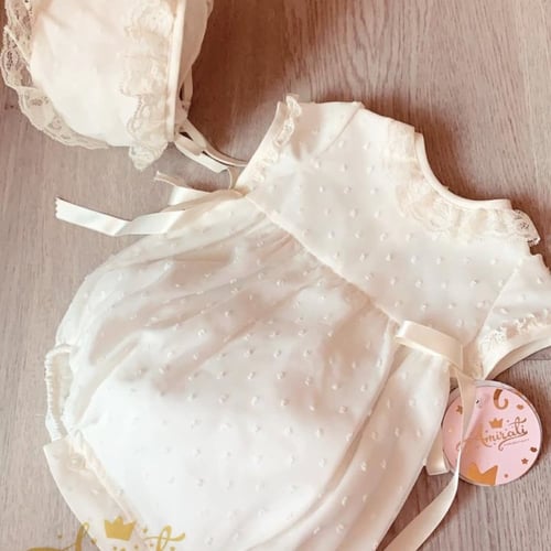 افرول بيبي مع قبعة