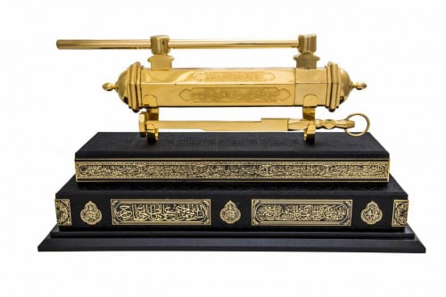 مفتاح نسخة طبق الأصل من مفتاح وقفل الكعبة الشريفة...