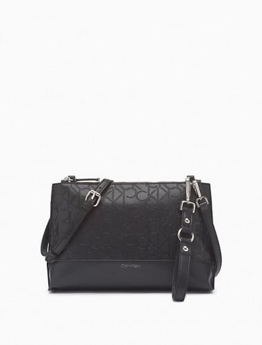 شنطة نسائية سوداء من كالفن كلاين