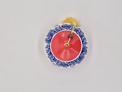 حافظة شاي مزخرف باللون الازرق