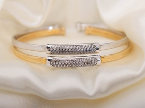 اساور فضة حزيمي ايطالية بلون ذهبي و فضي.