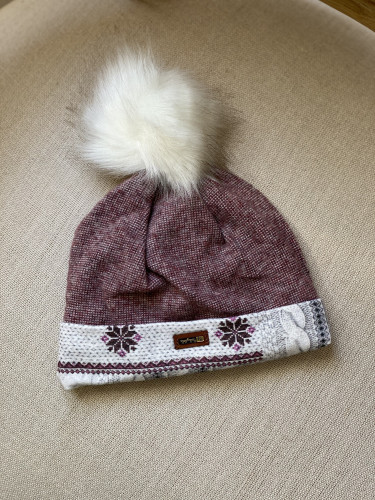 قبعه شتويه مخمل باللون العنابيِ الغامق للمواليد من...