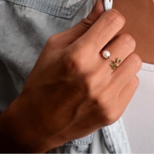 خاتم تصميم خاص اللون ذهبي (R249) .