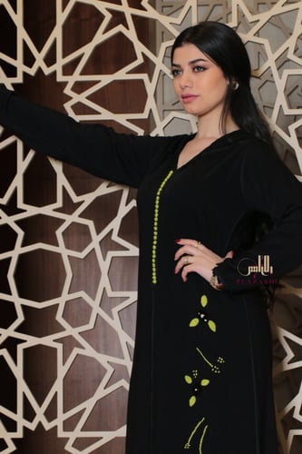 جلابية مغربية مطرزة يدويا