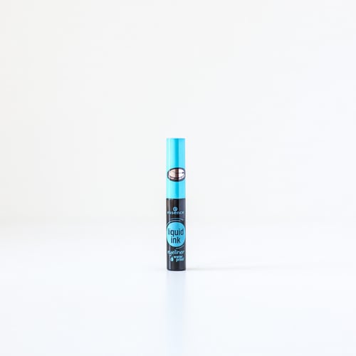 كحل ميني ايسنس ضد الماء