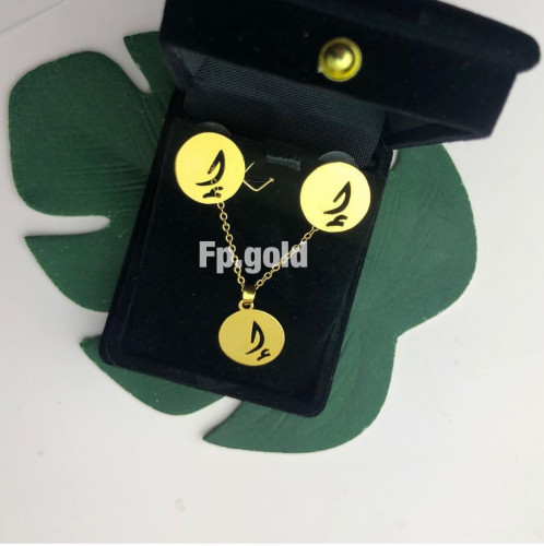 طقم حلق مع قلاده مطلي ذهب حرف إ