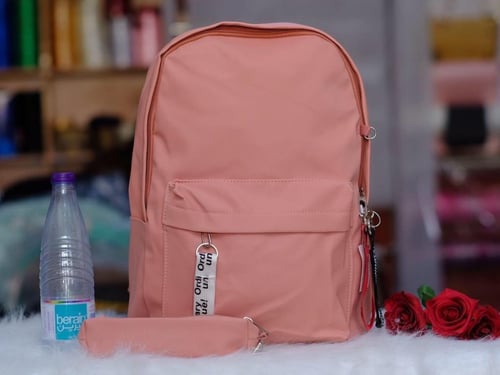 شنط مدارس بالاسم