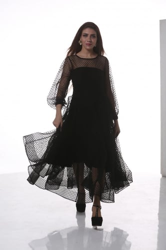 فستان اسود منقط