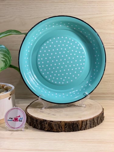 صحن معدني كبير