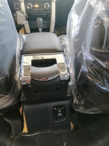 مسند تويوتا راش درج واحد لون اسود