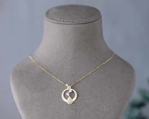 عقد ذهب عيار 18