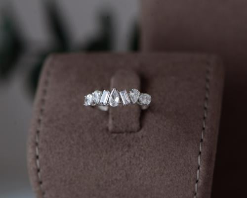 خاتم ذهب أبيض عيار 18