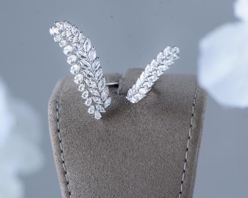 خاتم الطاؤوس الملكي ذهب أبيض عيار 18