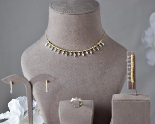 طقم ذهب عيار 18